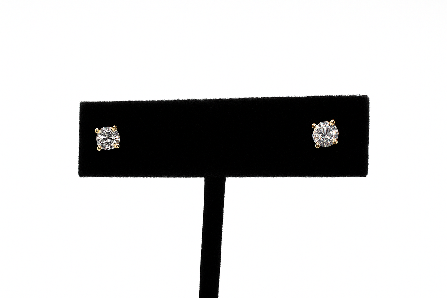 Heir of Light Studs – 925 Sterling Silver 1 CT Moissanite Gold Edition